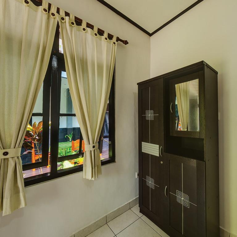 Tirta Yoga Inn بادانجباى الغرفة الصورة